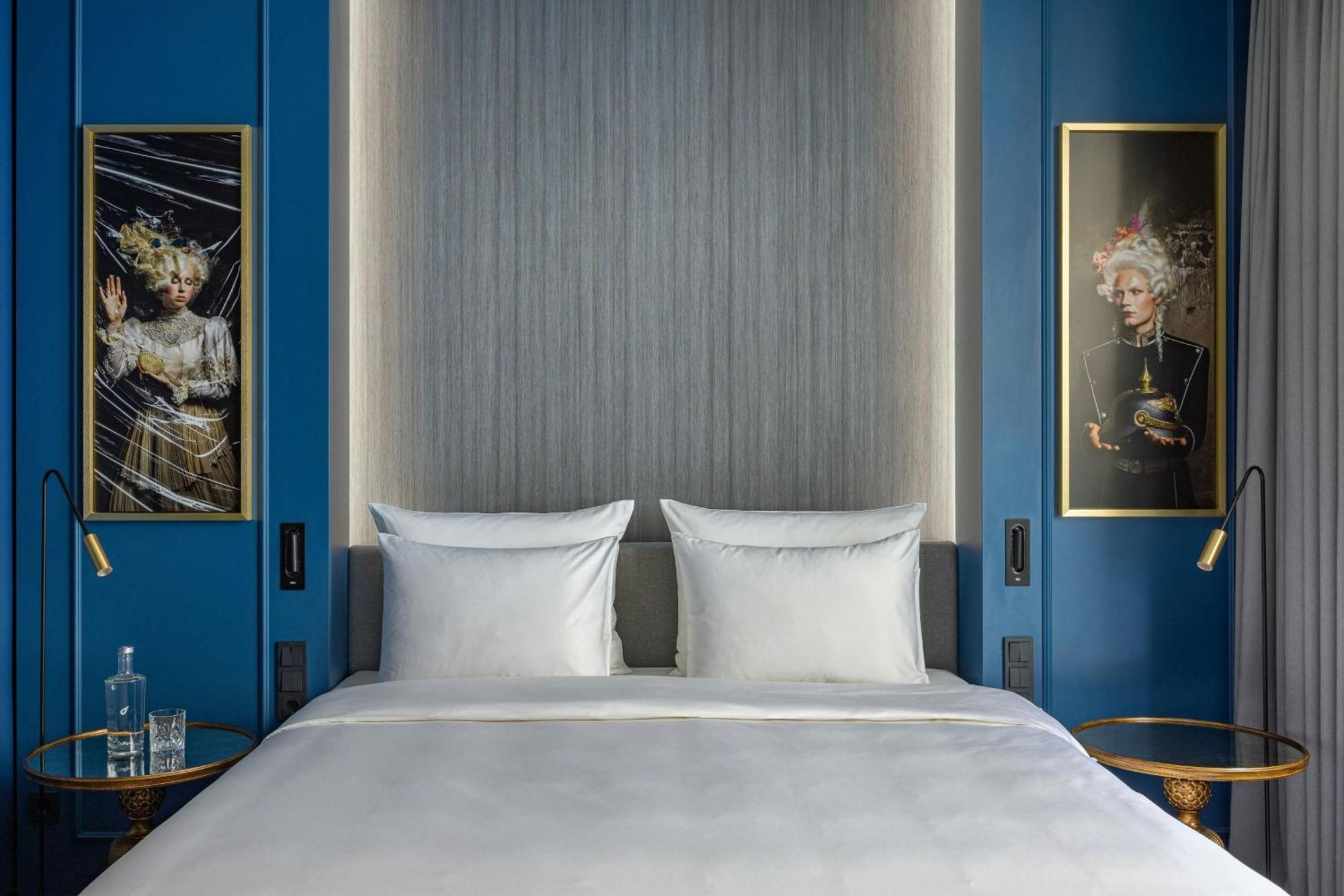 Luc King Room